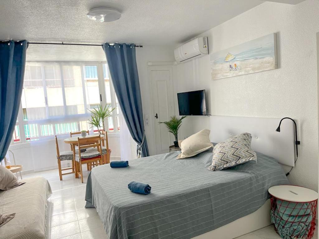 Apartamento Studio Flat 150M Away From Beach Torrevieja Exterior foto